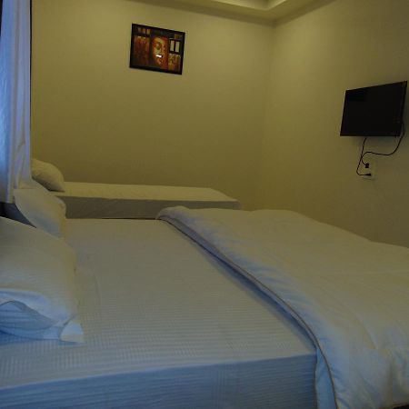Hotel Kalajanki Ujjain Esterno foto
