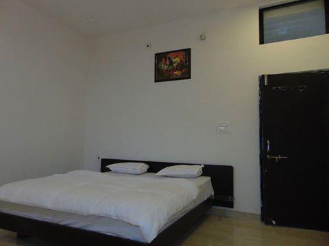 Hotel Kalajanki Ujjain Esterno foto