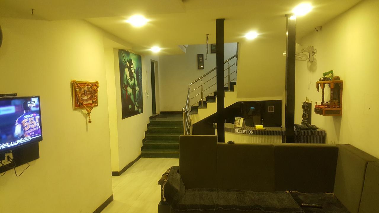 Hotel Kalajanki Ujjain Esterno foto