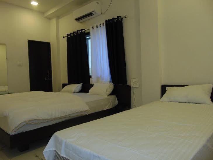 Hotel Kalajanki Ujjain Esterno foto