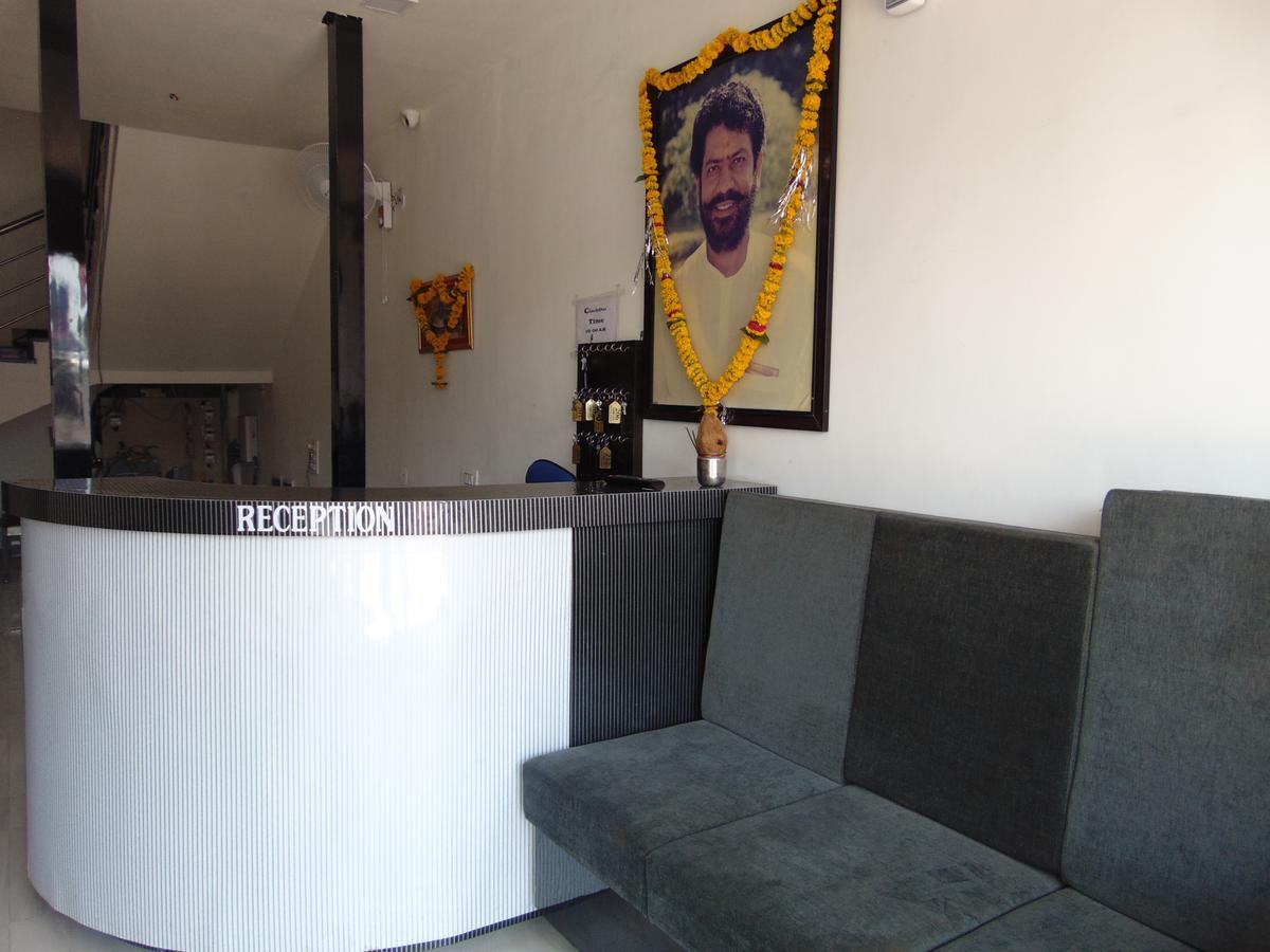 Hotel Kalajanki Ujjain Esterno foto
