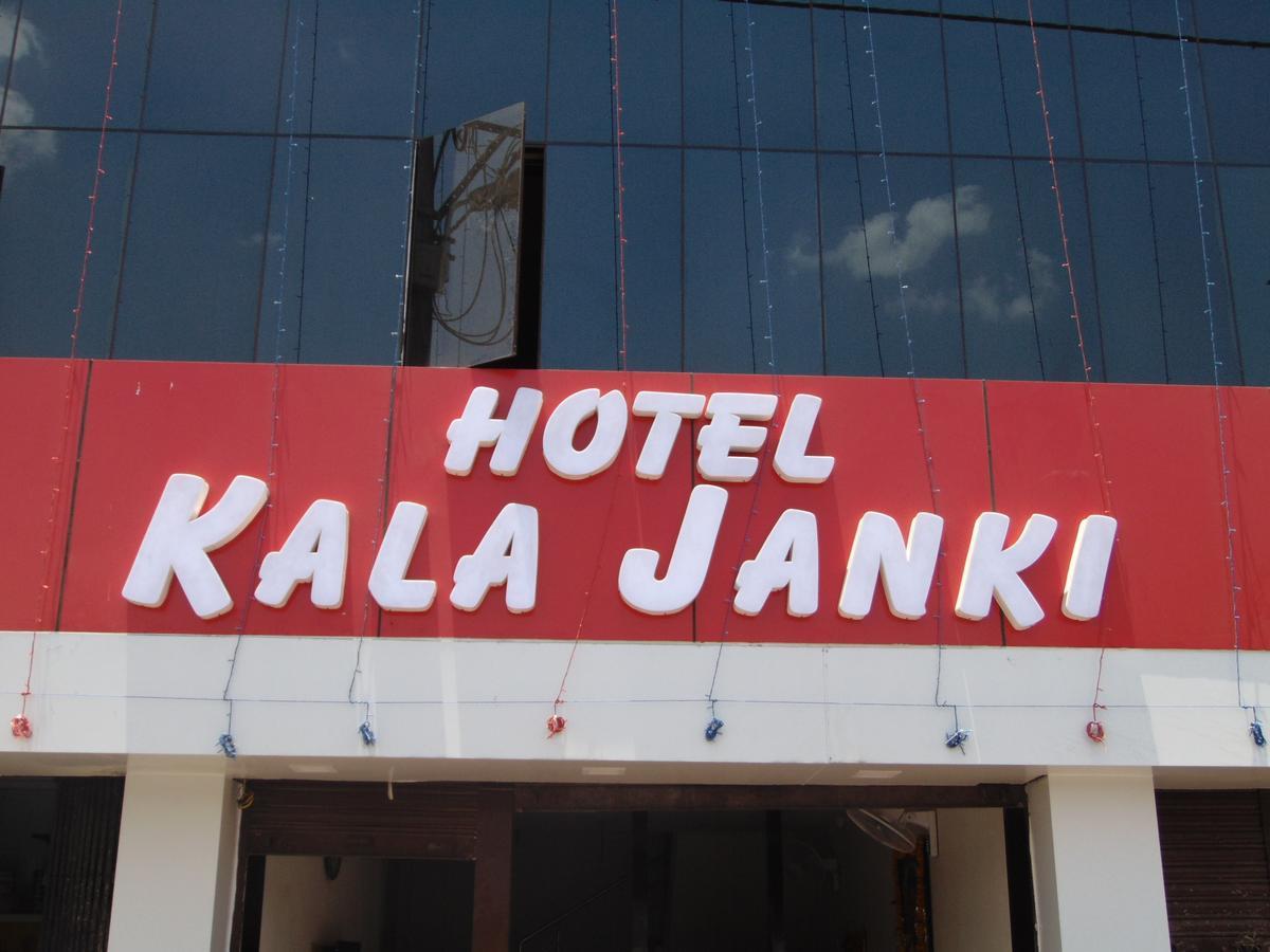 Hotel Kalajanki Ujjain Esterno foto