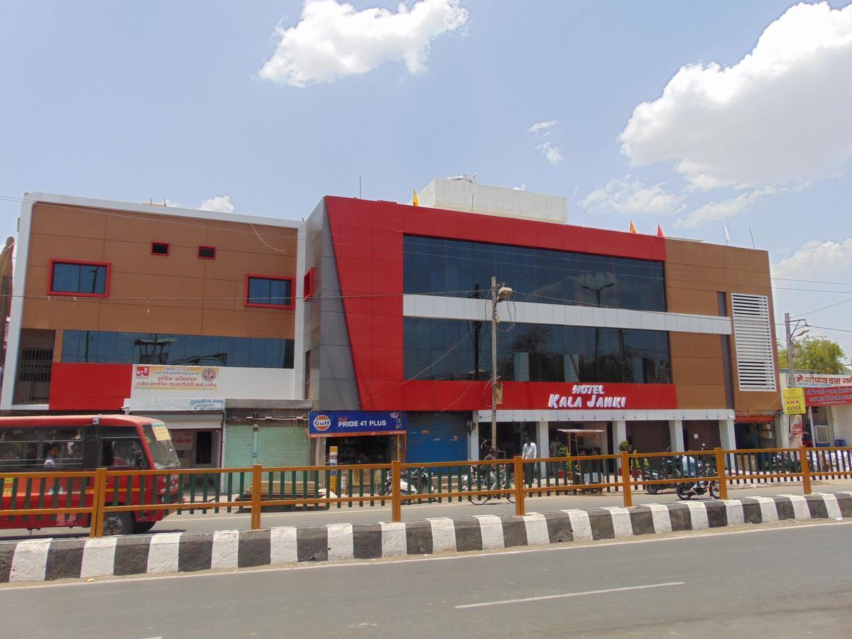 Hotel Kalajanki Ujjain Esterno foto
