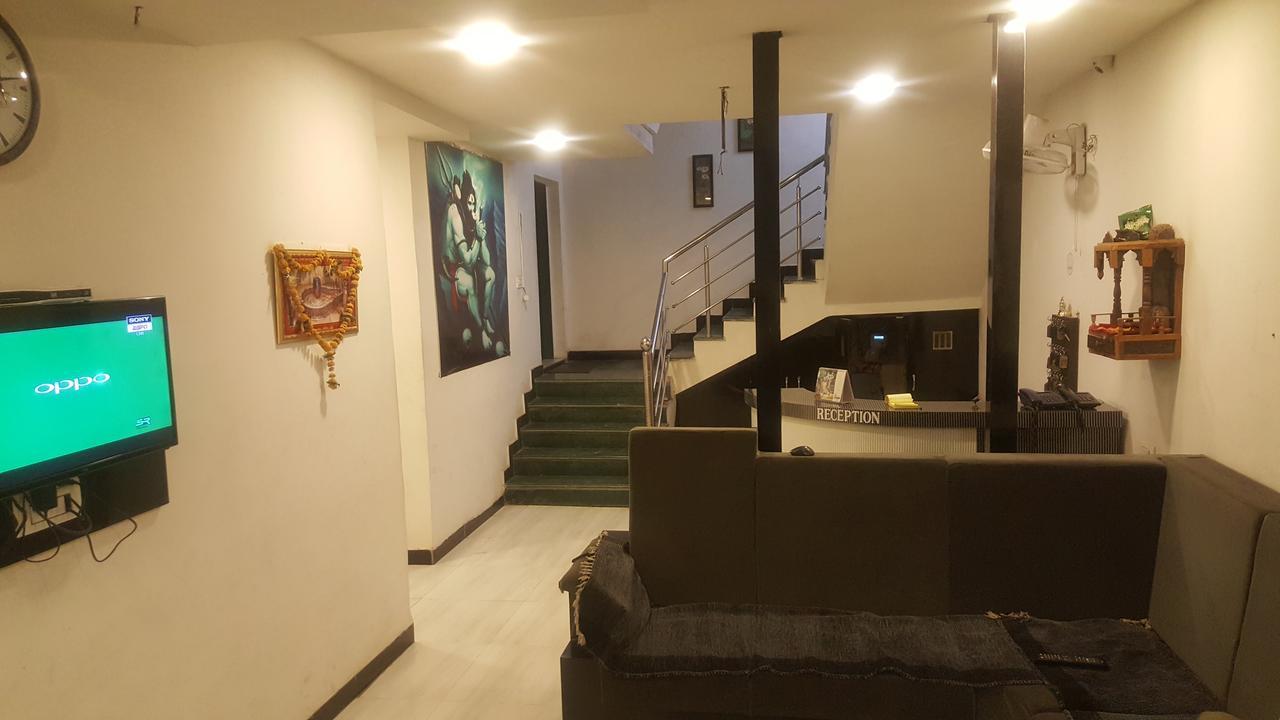 Hotel Kalajanki Ujjain Esterno foto
